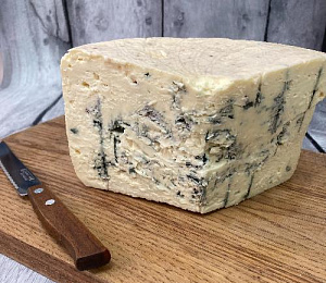 Сыр “Дор Блю“ с голубой плесенью 50%,150г